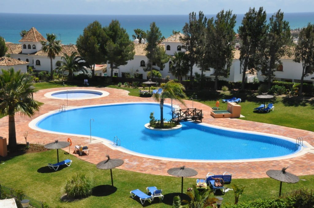 Duquesa Suites Golf and Gardens : Main Pool - Piscine principale
