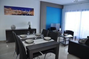 Duquesa Suites Golf and Gardens: Living